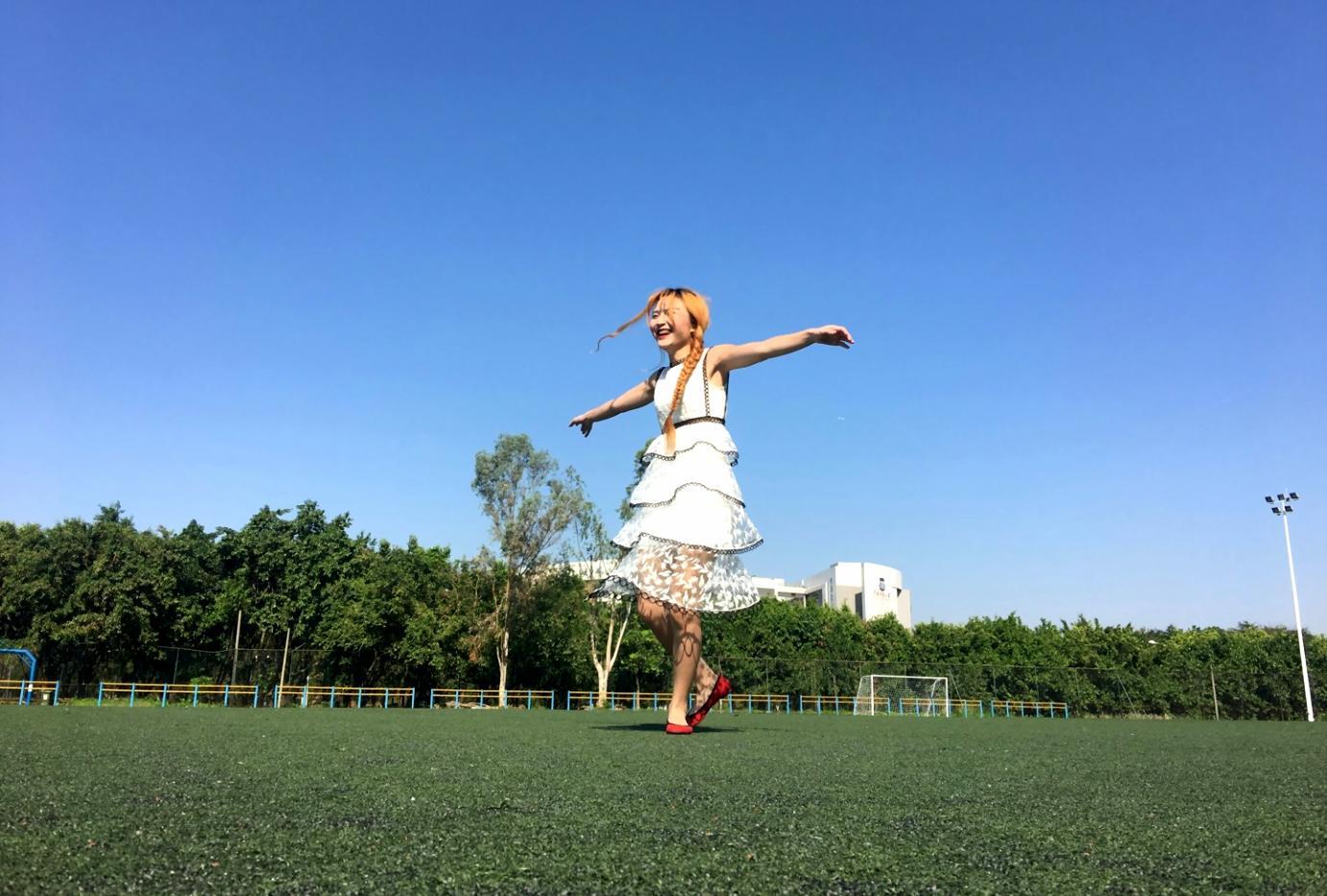 Lezione di danza in gruppo con approccio personalizzato